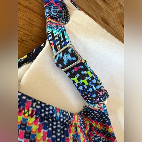 Profile by Gottex Women's Molded
Underwire Bra Tribal one piece size 12 NWT - Picture 7 of 12